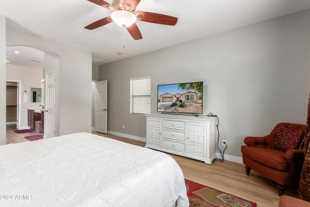 2695 E RAKESTRAW Lane, Gilbert, AZ 85298