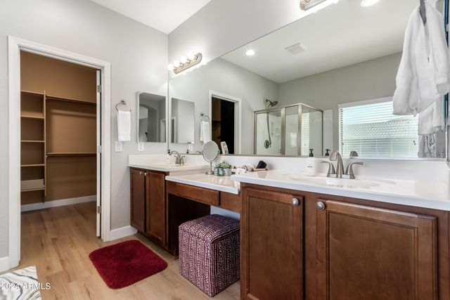 2695 E RAKESTRAW Lane, Gilbert, AZ 85298