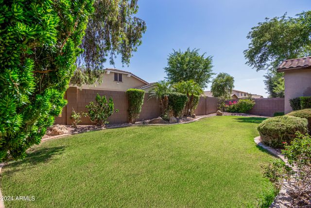 2695 E RAKESTRAW Lane, Gilbert, AZ 85298