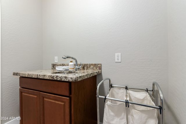 2695 E RAKESTRAW Lane, Gilbert, AZ 85298
