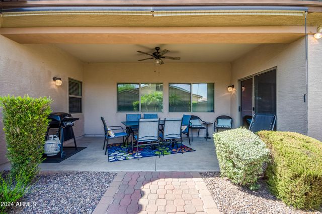 2695 E RAKESTRAW Lane, Gilbert, AZ 85298