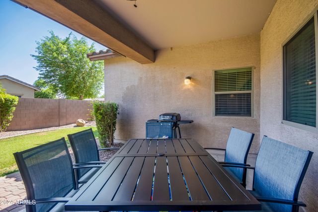 2695 E RAKESTRAW Lane, Gilbert, AZ 85298