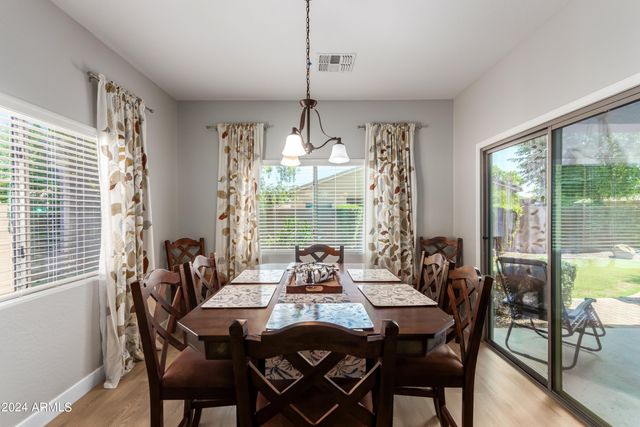 2695 E RAKESTRAW Lane, Gilbert, AZ 85298