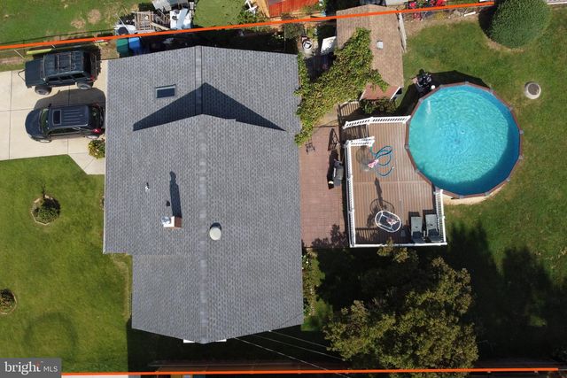 16 HONEYSUCKLE LN, Levittown, PA 19055