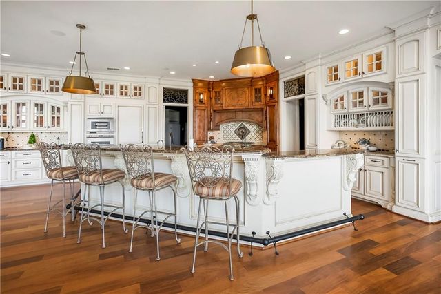 27596 W Highland Circle, Olathe, KS 66061