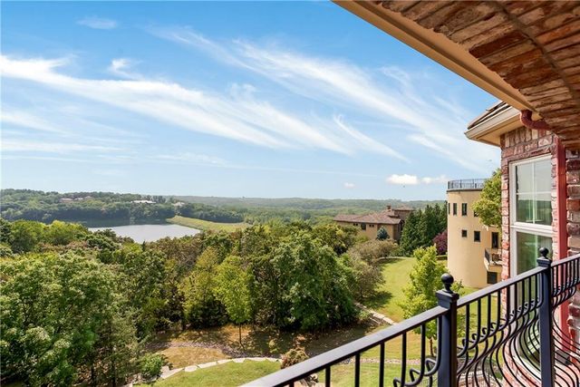 27596 W Highland Circle, Olathe, KS 66061