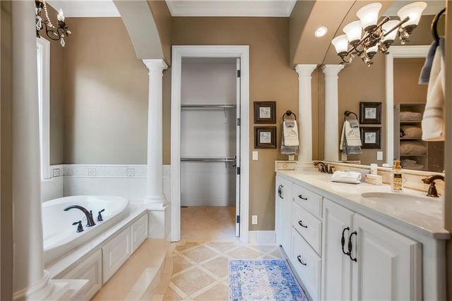 27596 W Highland Circle, Olathe, KS 66061