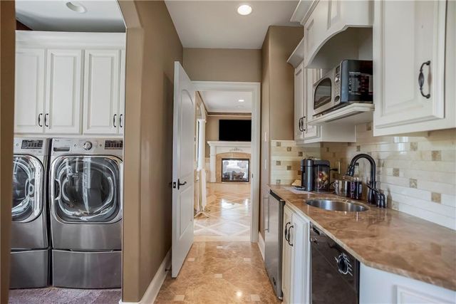 27596 W Highland Circle, Olathe, KS 66061