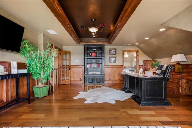 27596 W Highland Circle, Olathe, KS 66061