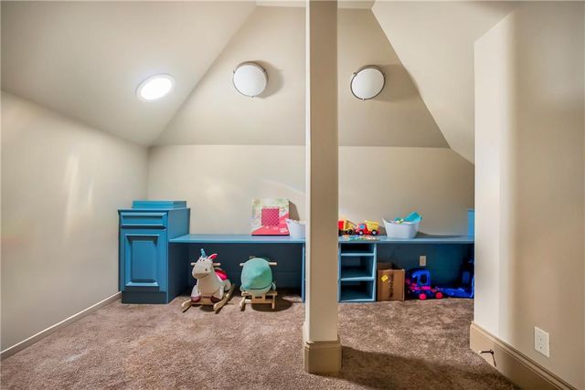 27596 W Highland Circle, Olathe, KS 66061