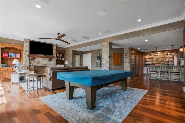 27596 W Highland Circle, Olathe, KS 66061