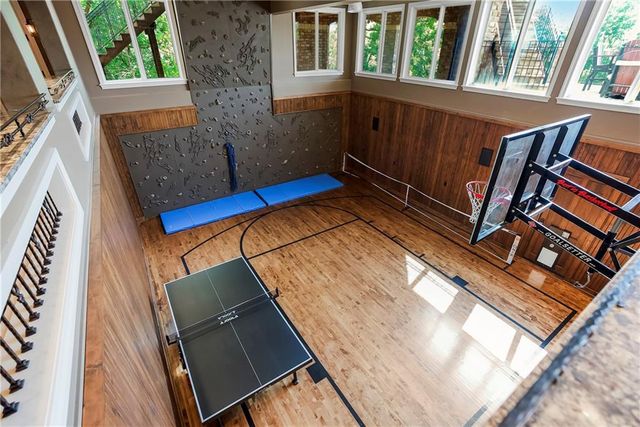 27596 W Highland Circle, Olathe, KS 66061