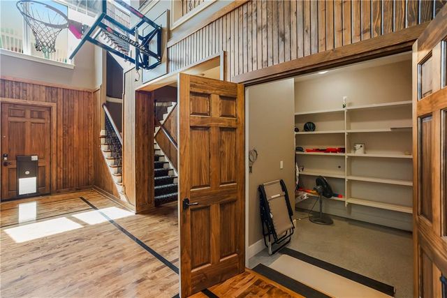 27596 W Highland Circle, Olathe, KS 66061