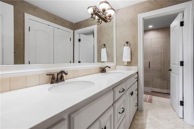 27596 W Highland Circle, Olathe, KS 66061