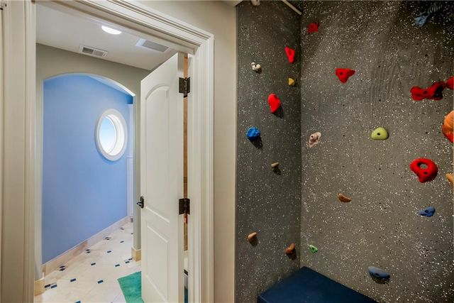 27596 W Highland Circle, Olathe, KS 66061