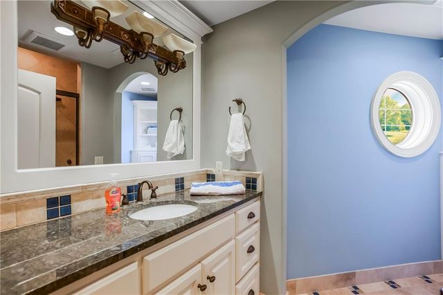 27596 W Highland Circle, Olathe, KS 66061