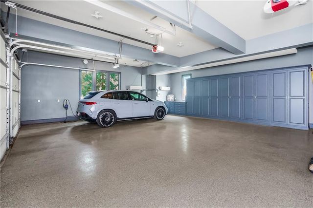 27596 W Highland Circle, Olathe, KS 66061