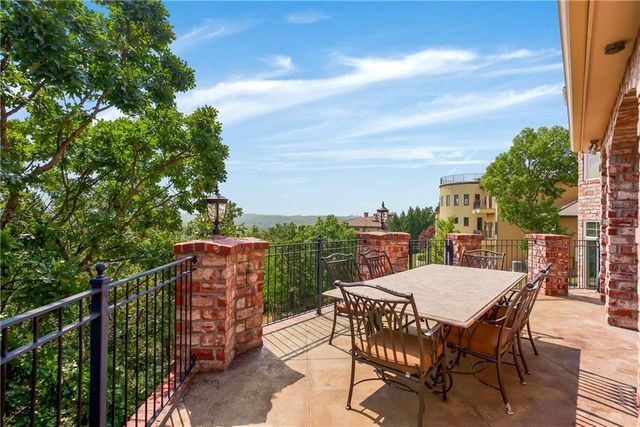 27596 W Highland Circle, Olathe, KS 66061