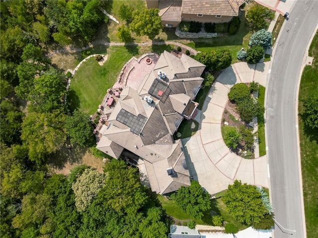 27596 W Highland Circle, Olathe, KS 66061