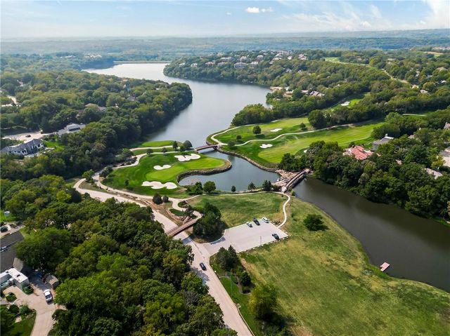 27596 W Highland Circle, Olathe, KS 66061