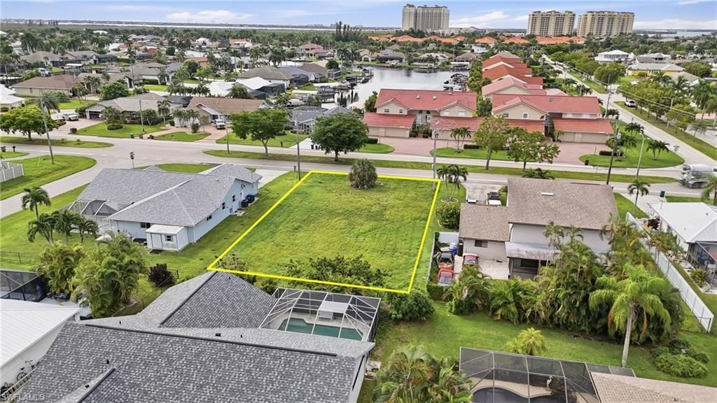 Image 6 of property listing at 1205 El Dorado PKWY W, Cape Coral, FL 33914