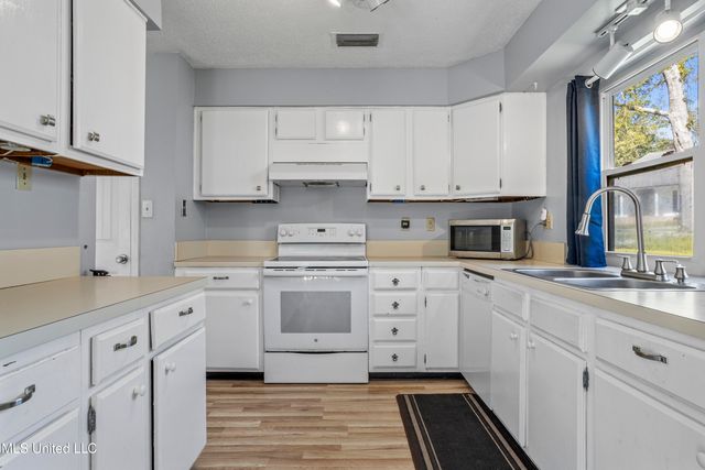 682 Auahi Place, Diamondhead, MS 39525