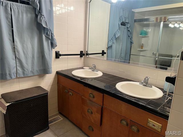 35 Holiday Drive, Hannibal, MO 63401