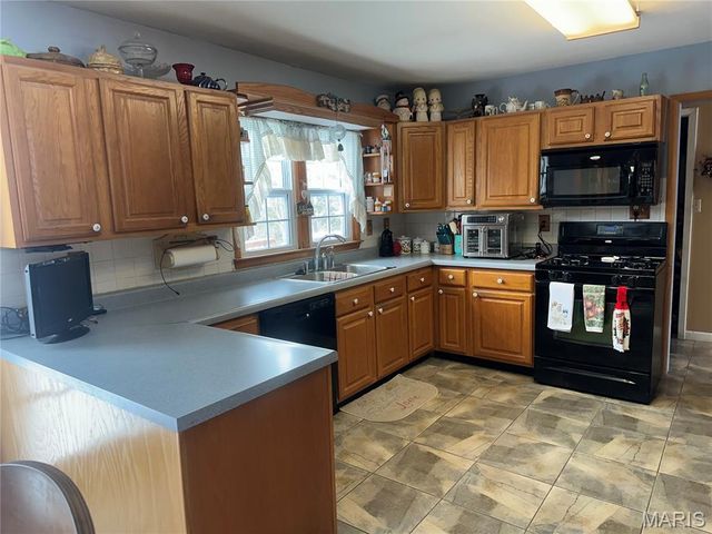 35 Holiday Drive, Hannibal, MO 63401