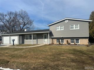 35 Holiday Drive, Hannibal, MO 63401
