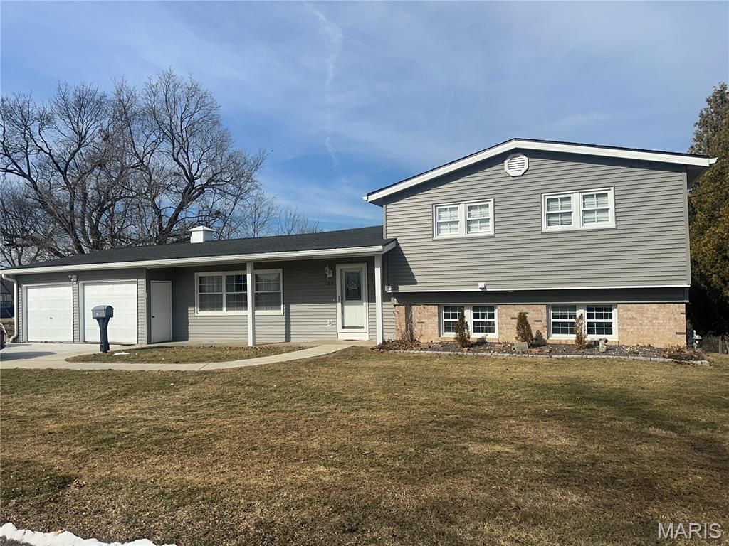 35 Holiday Drive, Hannibal, MO 63401