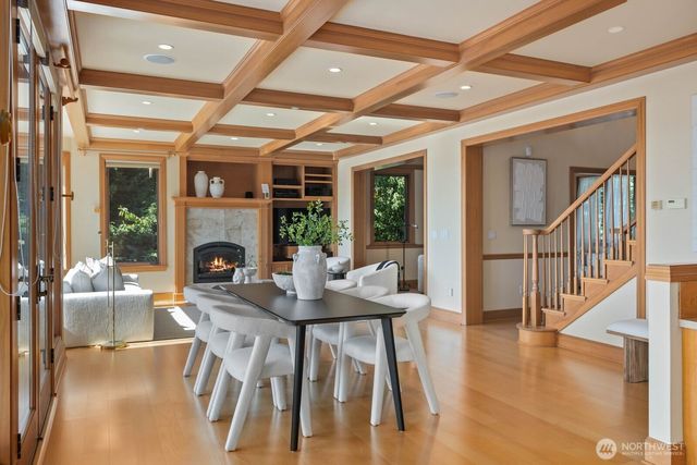 12510 Holmes Point Drive NE, Kirkland, WA 98034