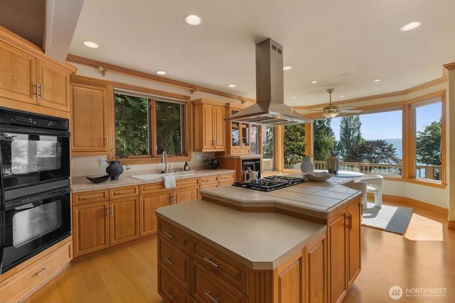12510 Holmes Point Drive NE, Kirkland, WA 98034