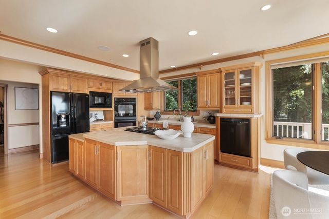 12510 Holmes Point Drive NE, Kirkland, WA 98034