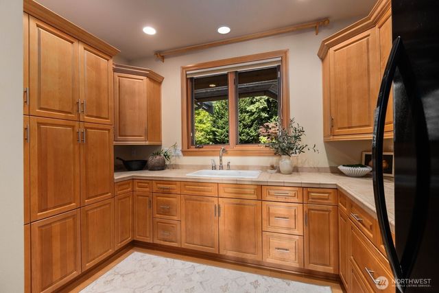 12510 Holmes Point Drive NE, Kirkland, WA 98034