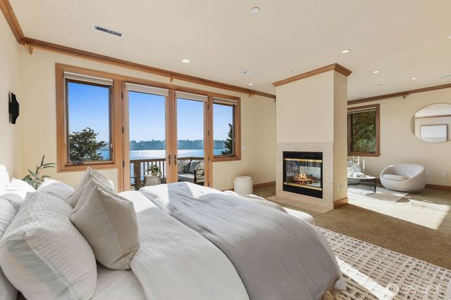 12510 Holmes Point Drive NE, Kirkland, WA 98034