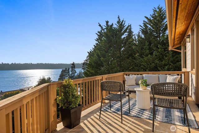 12510 Holmes Point Drive NE, Kirkland, WA 98034