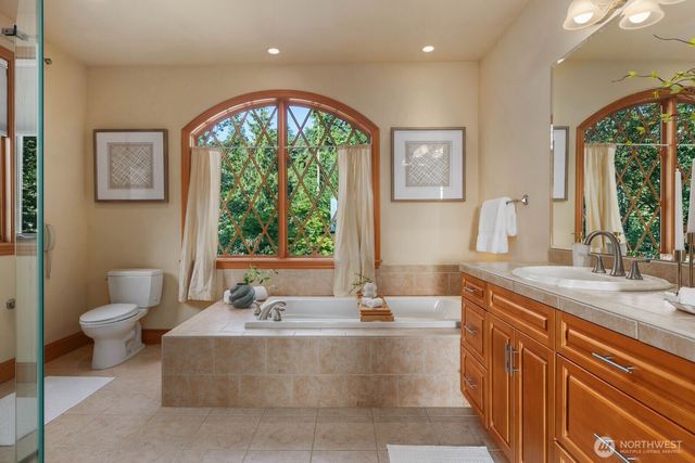 12510 Holmes Point Drive NE, Kirkland, WA 98034