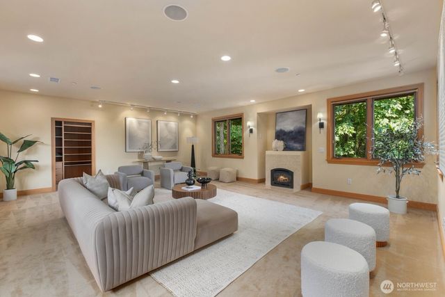 12510 Holmes Point Drive NE, Kirkland, WA 98034