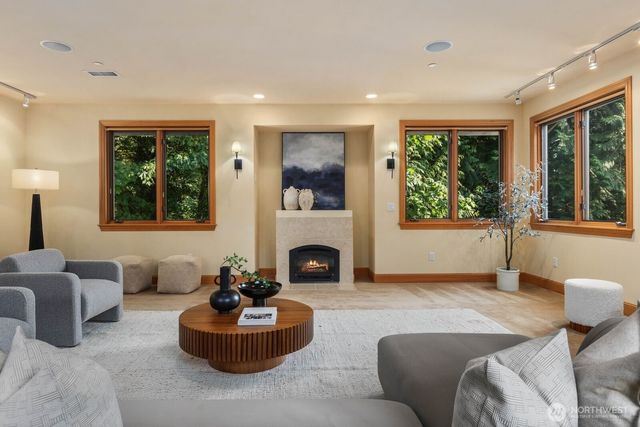 12510 Holmes Point Drive NE, Kirkland, WA 98034