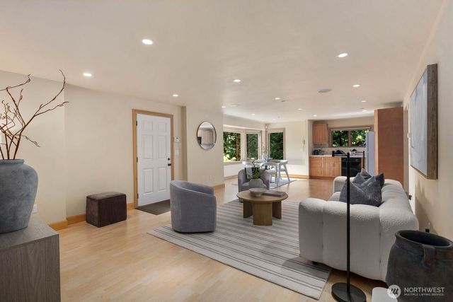 12510 Holmes Point Drive NE, Kirkland, WA 98034