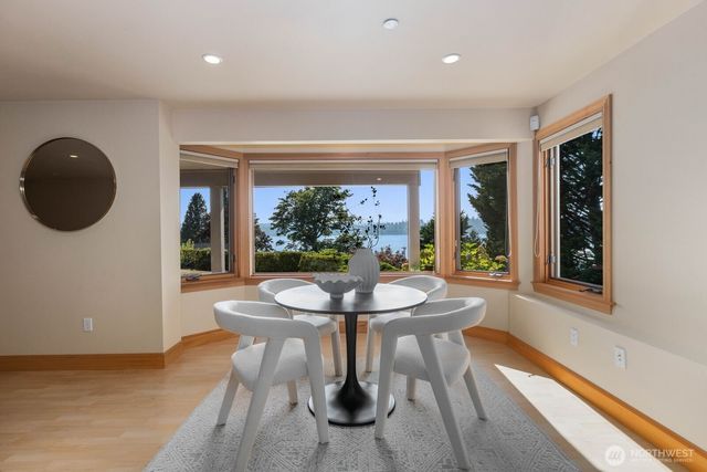 12510 Holmes Point Drive NE, Kirkland, WA 98034