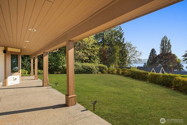 12510 Holmes Point Drive NE, Kirkland, WA 98034