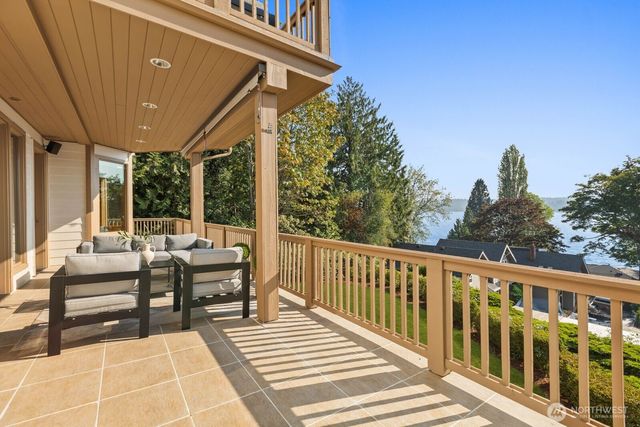 12510 Holmes Point Drive NE, Kirkland, WA 98034