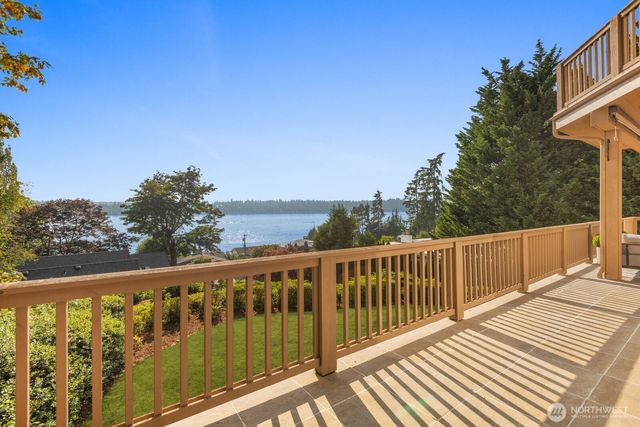 12510 Holmes Point Drive NE, Kirkland, WA 98034
