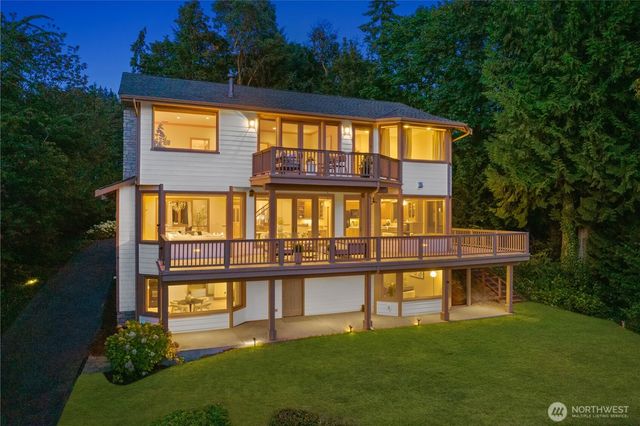 12510 Holmes Point Drive NE, Kirkland, WA 98034