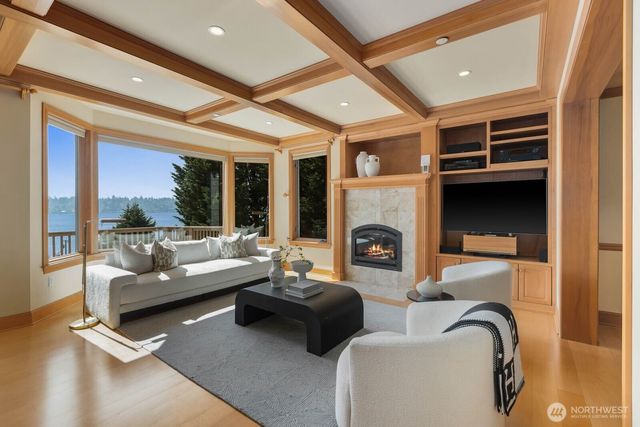12510 Holmes Point Drive NE, Kirkland, WA 98034