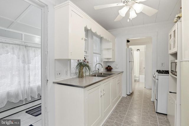 5827 S HAWTHORNE AVE, Rock Hall, MD 21661