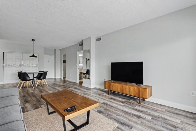 500 Bayview Drive 727, Sunny Isles Beach, FL 33160