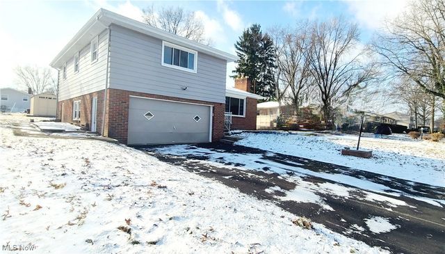 515 Murray Hill Drive, Youngstown, OH 44505