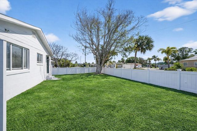 292 42ND AVENUE, St Pete Beach, FL 33706